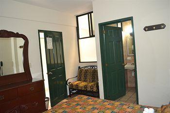 גואדלחארה Hotel Costa Brava מראה חיצוני תמונה