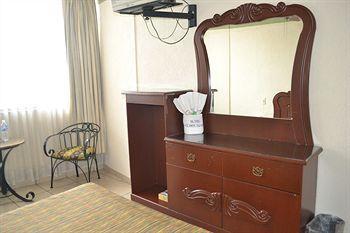 גואדלחארה Hotel Costa Brava מראה חיצוני תמונה